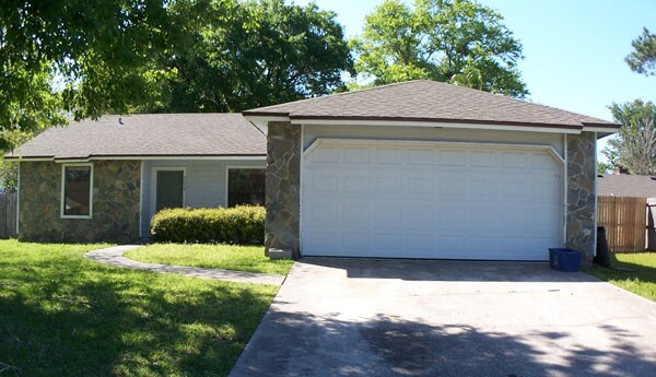 Foto principal - 2070 Tickford St