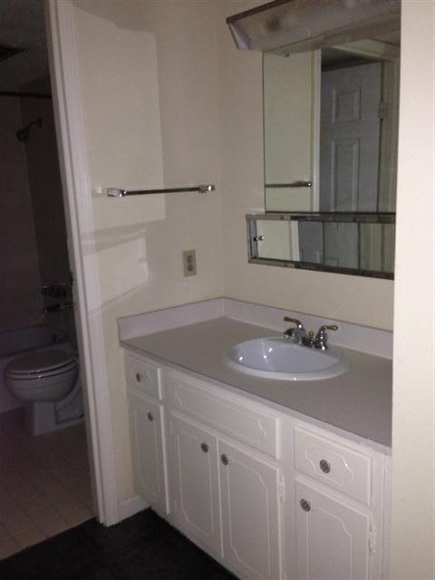 Building Photo - 706 W 34th St