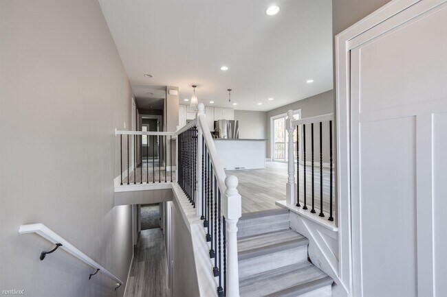 Building Photo - 8421 Xerxes Ave N