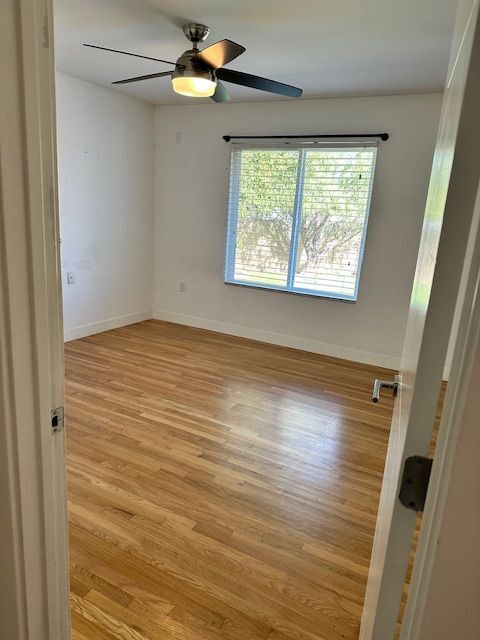 Foto del edificio - 3102 E Vanowen Ave