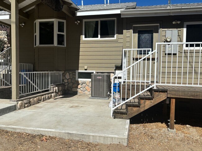Building Photo - Great Location! A Must See 2 Bedroom/ 2 Ba...