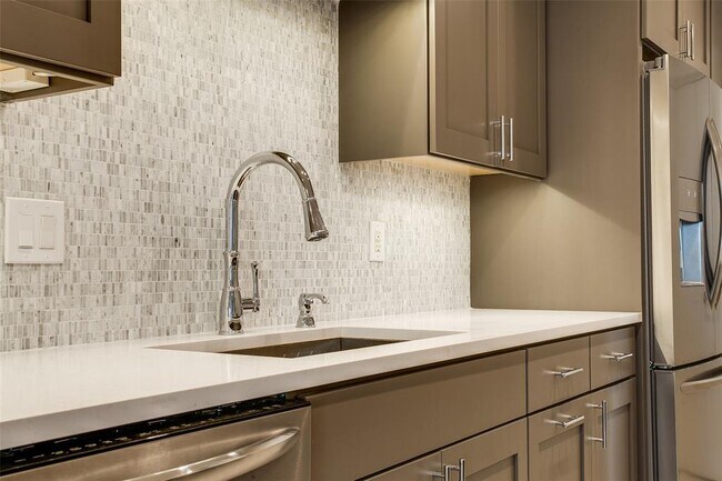 Foto del edificio - 4611 Travis St