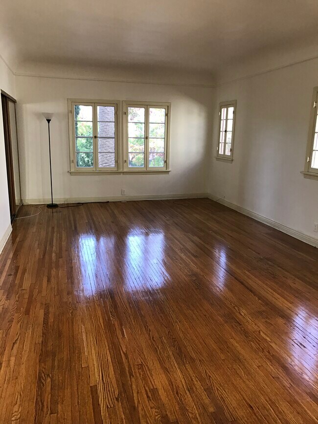 Sala de estar - 416 N Orange Grove Ave
