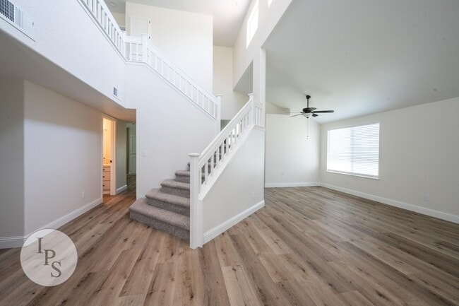 Building Photo - Fresno CUSD Home, 4BR/3BA, Newly Remodeled...