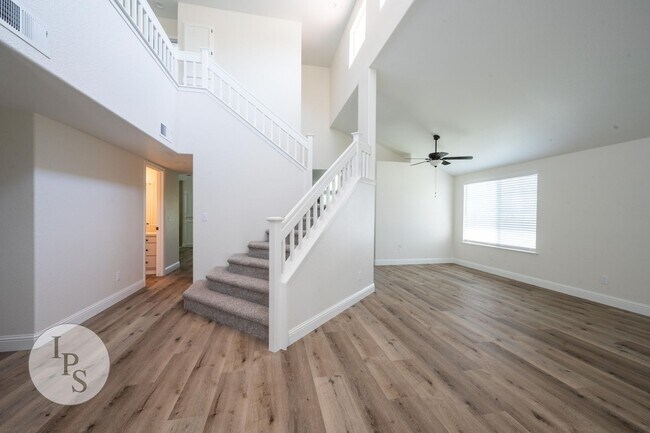 Foto del edificio - Fresno CUSD Home, 4BR/3BA, Newly Remodeled...