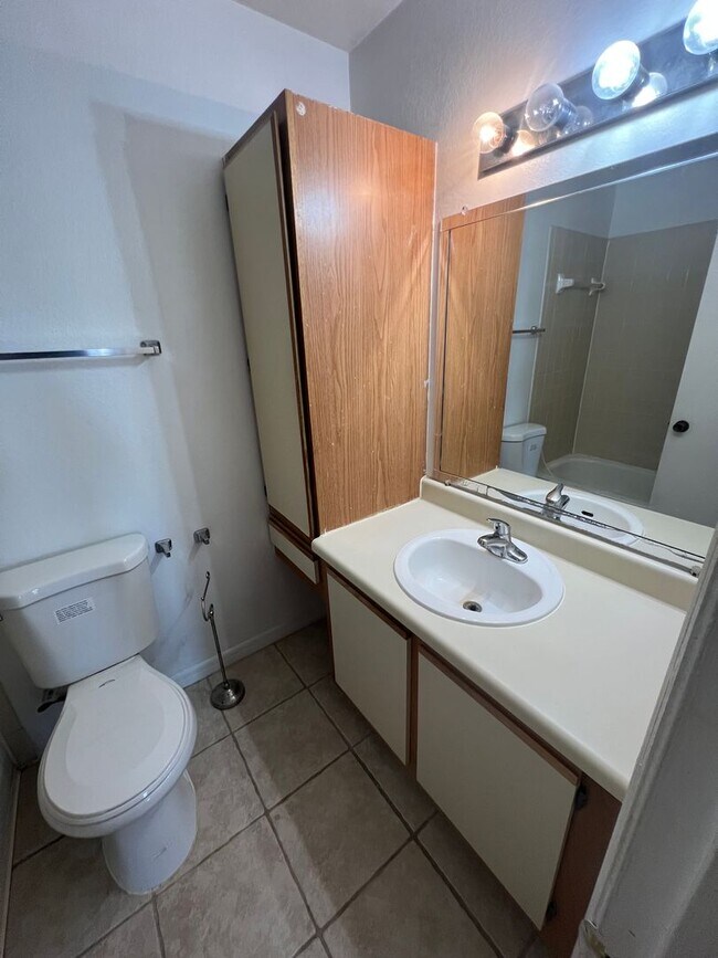 Foto del edificio - METRO WEST 2 BEDROOM 2 BATH CONDO FOR RENT...