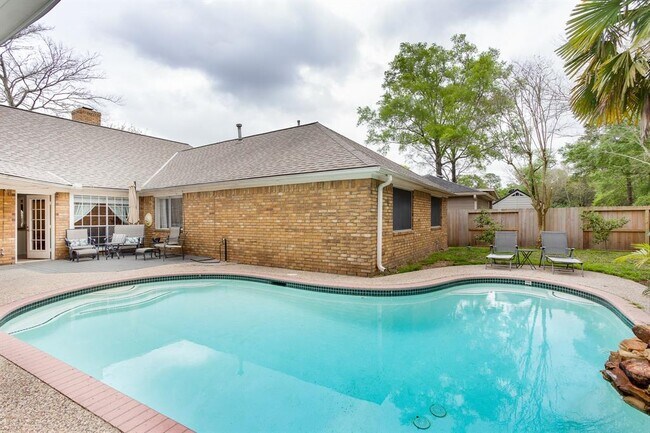 Building Photo - 4202 Island Hills Dr
