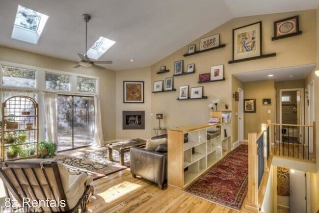 Building Photo - 5 br, 3 bath House - 1320 Oak Ct