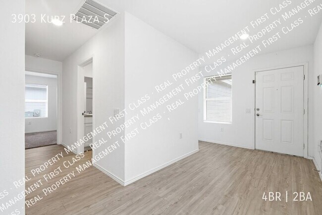 Foto del edificio - 3903 Kurz Plz S