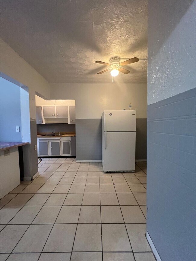 Foto del edificio - 1563 E 47th St