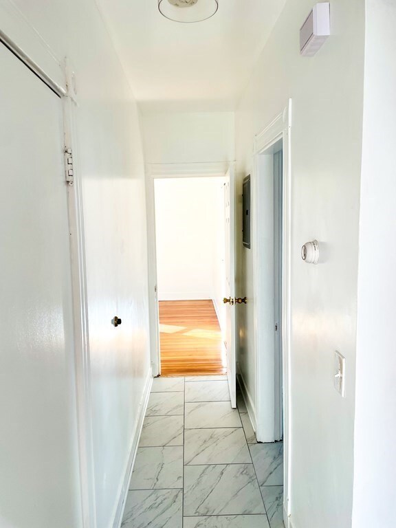 Building Photo - 11 Colonial Ave