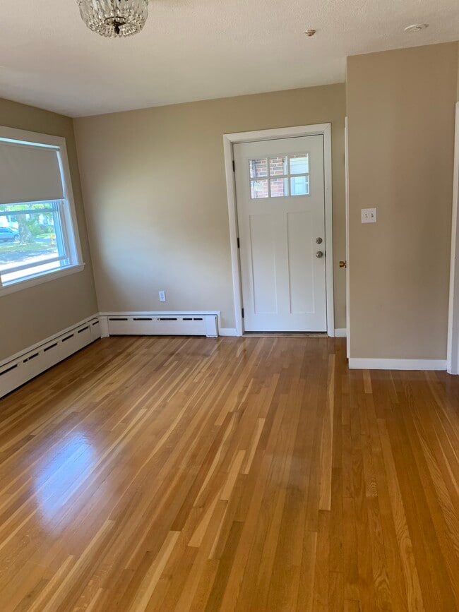 Building Photo - 166 White St