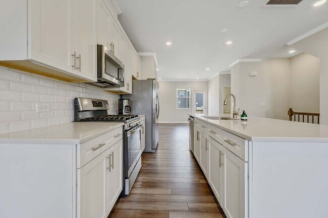 Building Photo - Like new near downtown Wake Forest! First ...