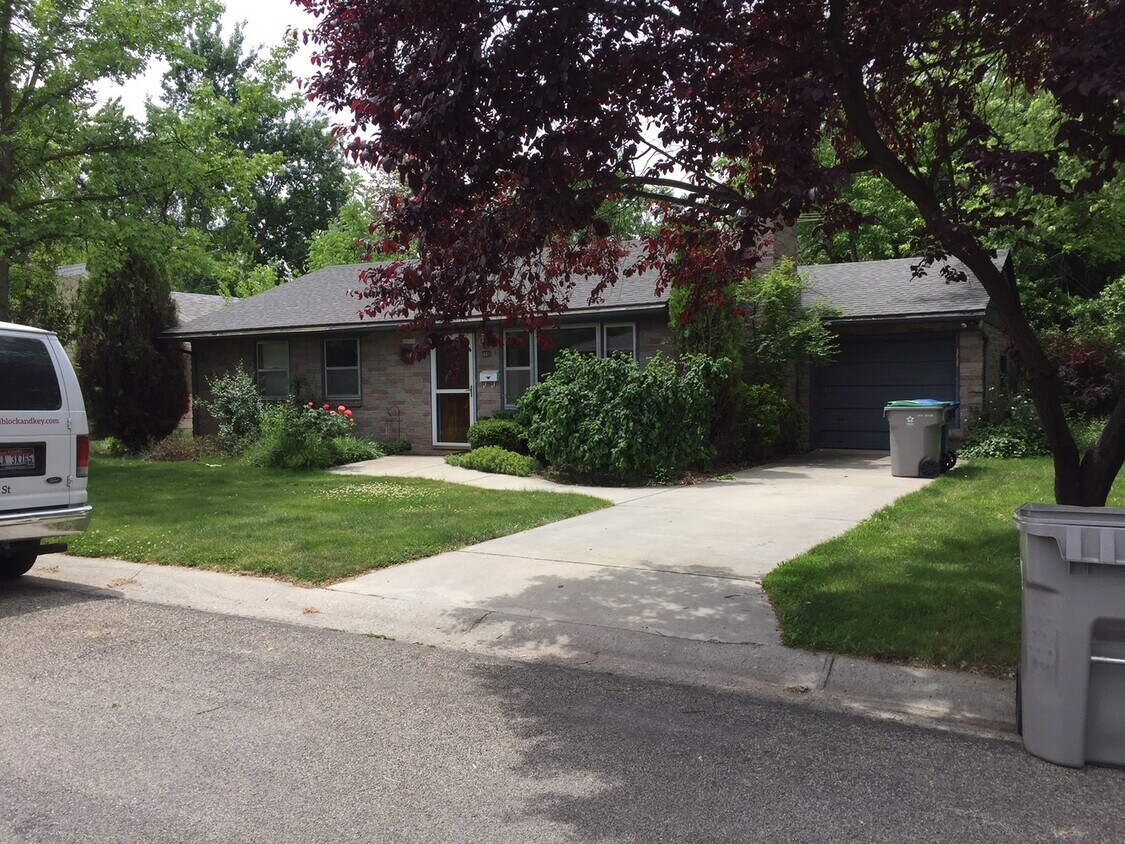 Foto principal - Adorable 2 bedroom 1 bathroom located on the Boise Bench.