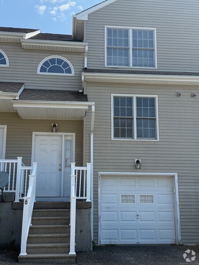 Building Photo - 44 Taft Pointe