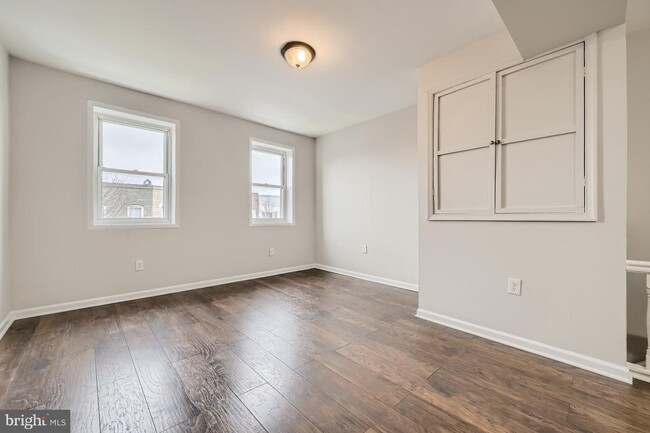 Foto del edificio - 3703 E Pratt St