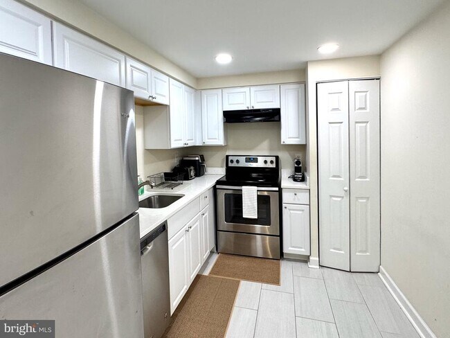 Foto del edificio - 7680 Tremayne Pl