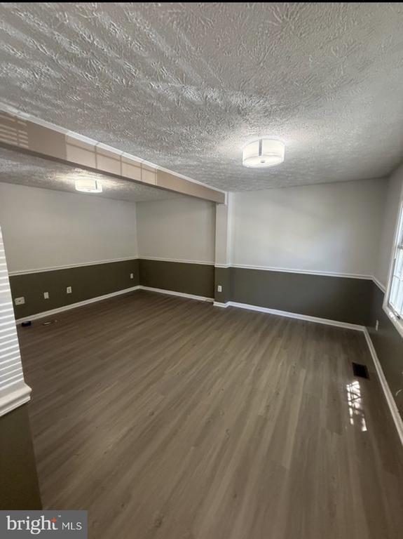 Foto del edificio - 14105 Honey Hill Ct
