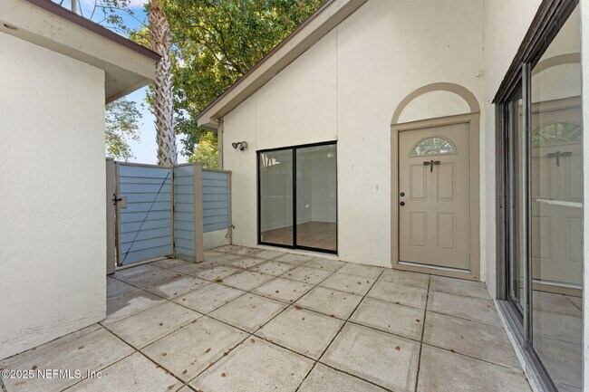 Foto del edificio - 1601 Challenger Ct W