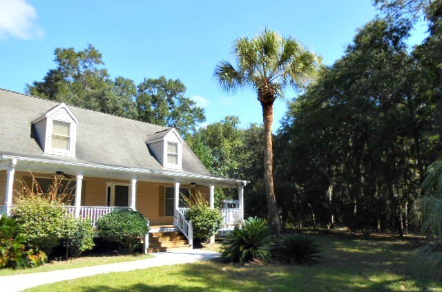 Foto del edificio - Three Bedroom Lowcountry-Style Home on 1 A...