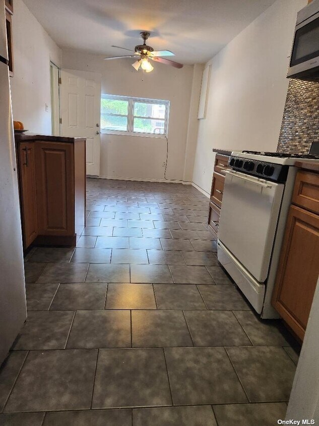 Foto del edificio - 425 Howe Ave