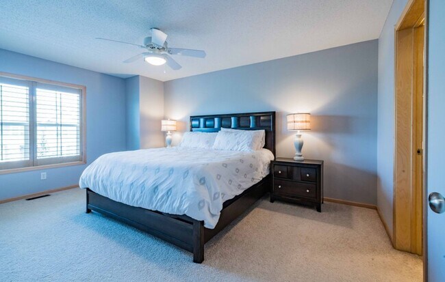 Foto del edificio - Available June 1st 2024! 2BD 3BA Townhome