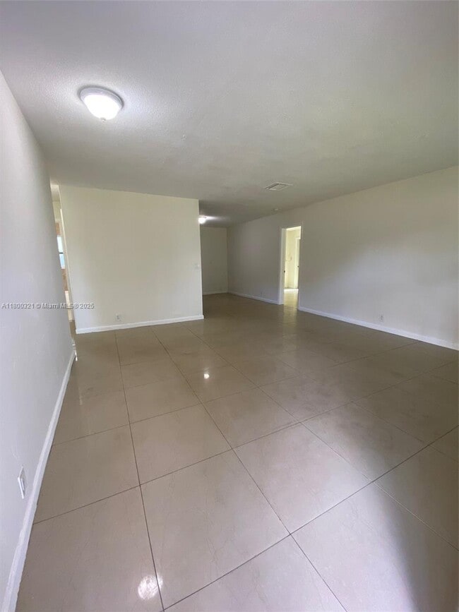 Foto del edificio - 623 NW 3rd Ave