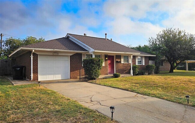 Building Photo - 777 Camelot Dr