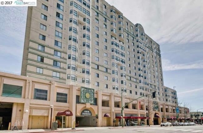 Building Photo - 988 Franklin