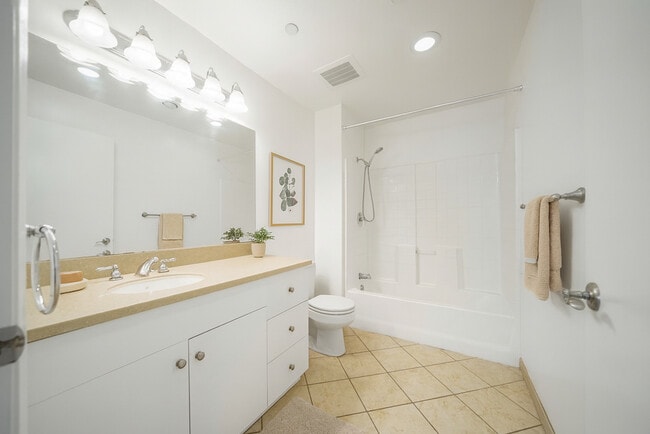 Virtually staged - 13941 Sherman Way