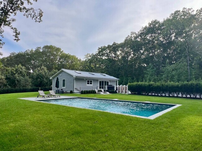 Foto del edificio - 30 Hampton Ct