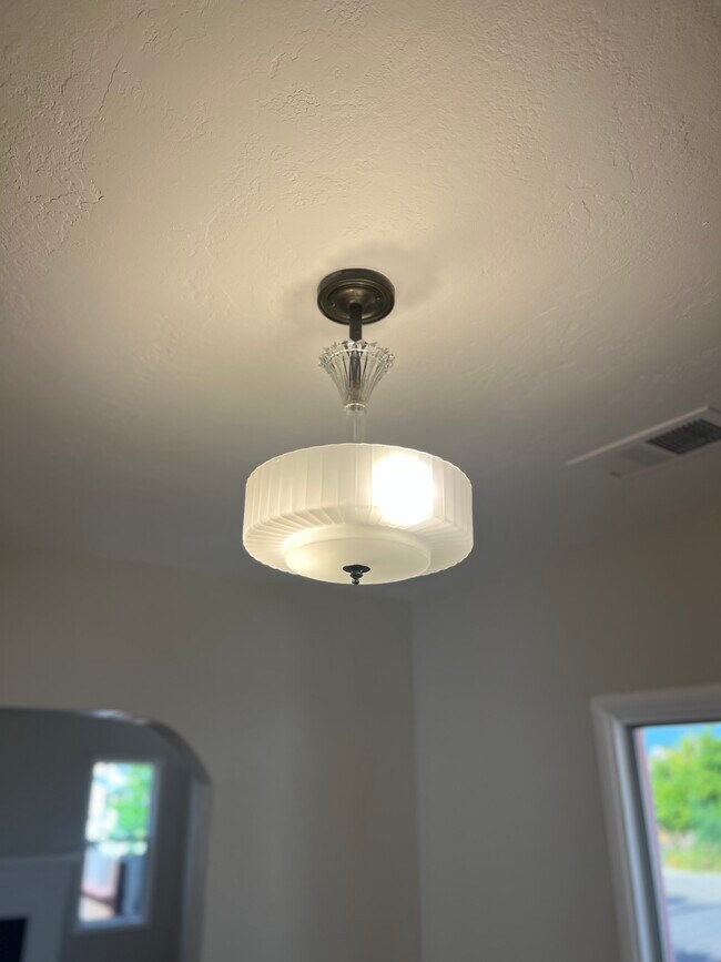 Comedor (Main House) - 1740 Oriole Ave