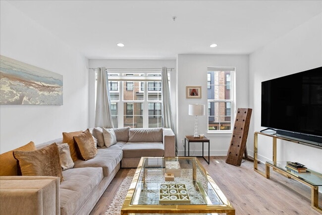 Foto del edificio - Modern 2024 Townhome with Rooftop Terrace.