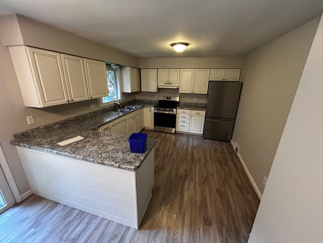 Building Photo - 3717 Sunbrook Rd