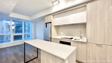 Building Photo - 395 Square One Dr