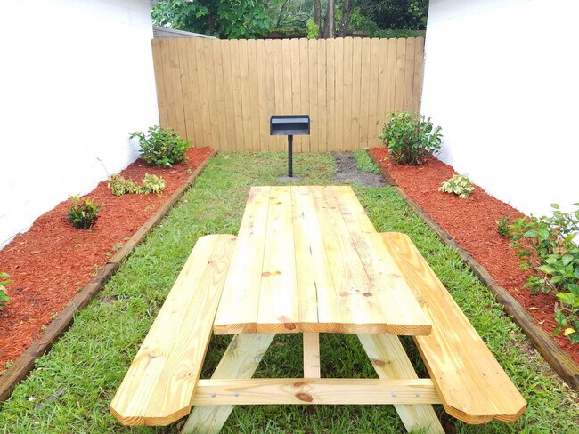 Foto del edificio - 2208 Irene St