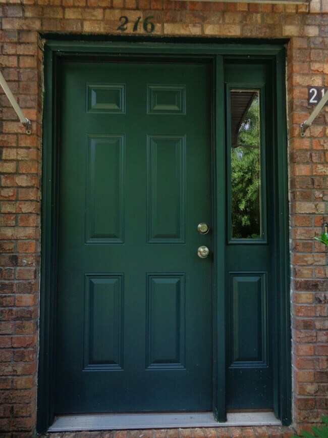 Foto del edificio - 216 Candlebrook Dr