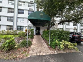 Building Photo - 2401 Riverside Dr