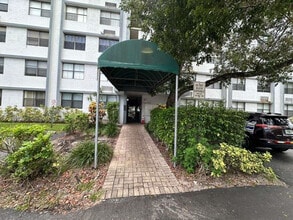 Building Photo - 2401 Riverside Dr