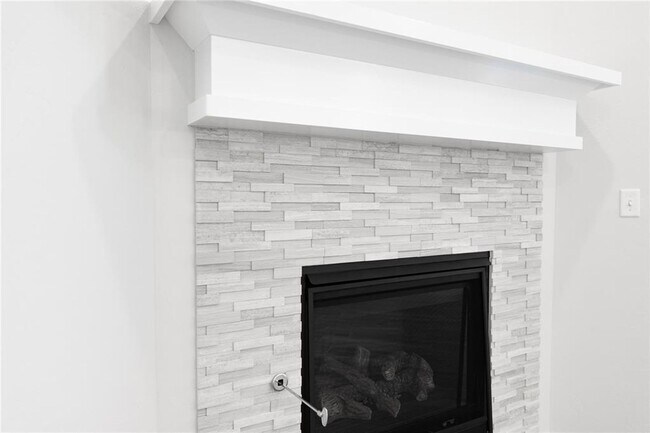 Building Photo - 8233 Hazelwood Way