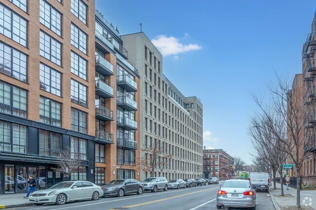 Building Photo - 100 Lenox