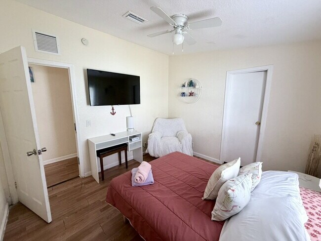 Foto del edificio - "Charming 1-Bedroom for Rent, Oasis in Vibrant West Palm Beach – Your Ideal Urban Retreat!"