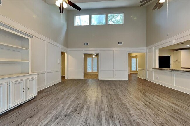 Building Photo - 2026 Willow Point Dr