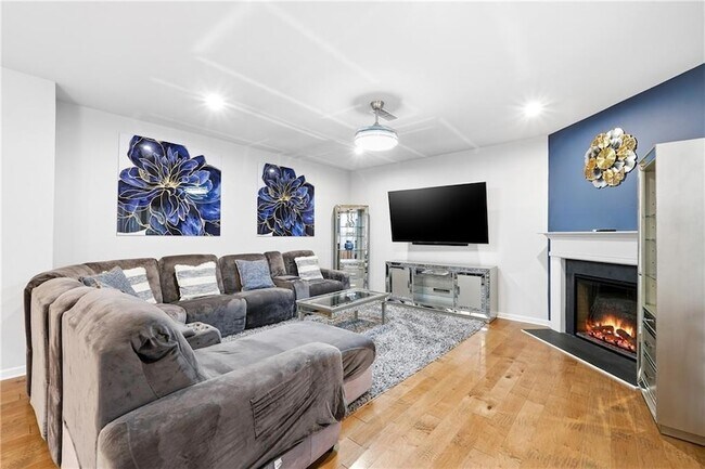 Building Photo - 45 Woodford Dr