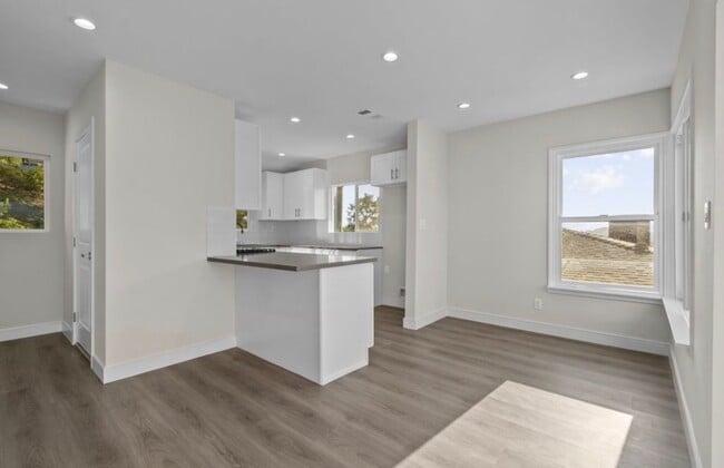 Building Photo - 1881 Verdugo Loma Dr