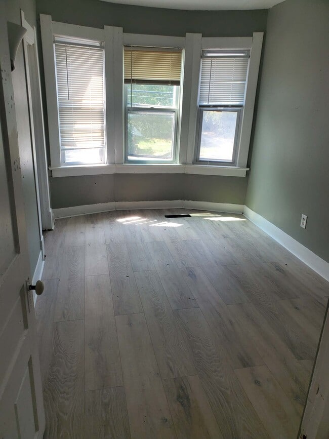 Building Photo - 445 Hiett Ave