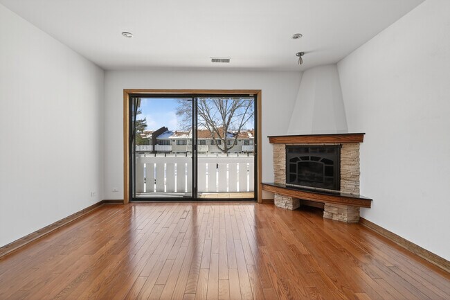 Building Photo - 3000 Bayside Dr