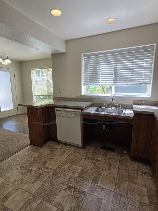 Building Photo - 1098 Longbow Ln