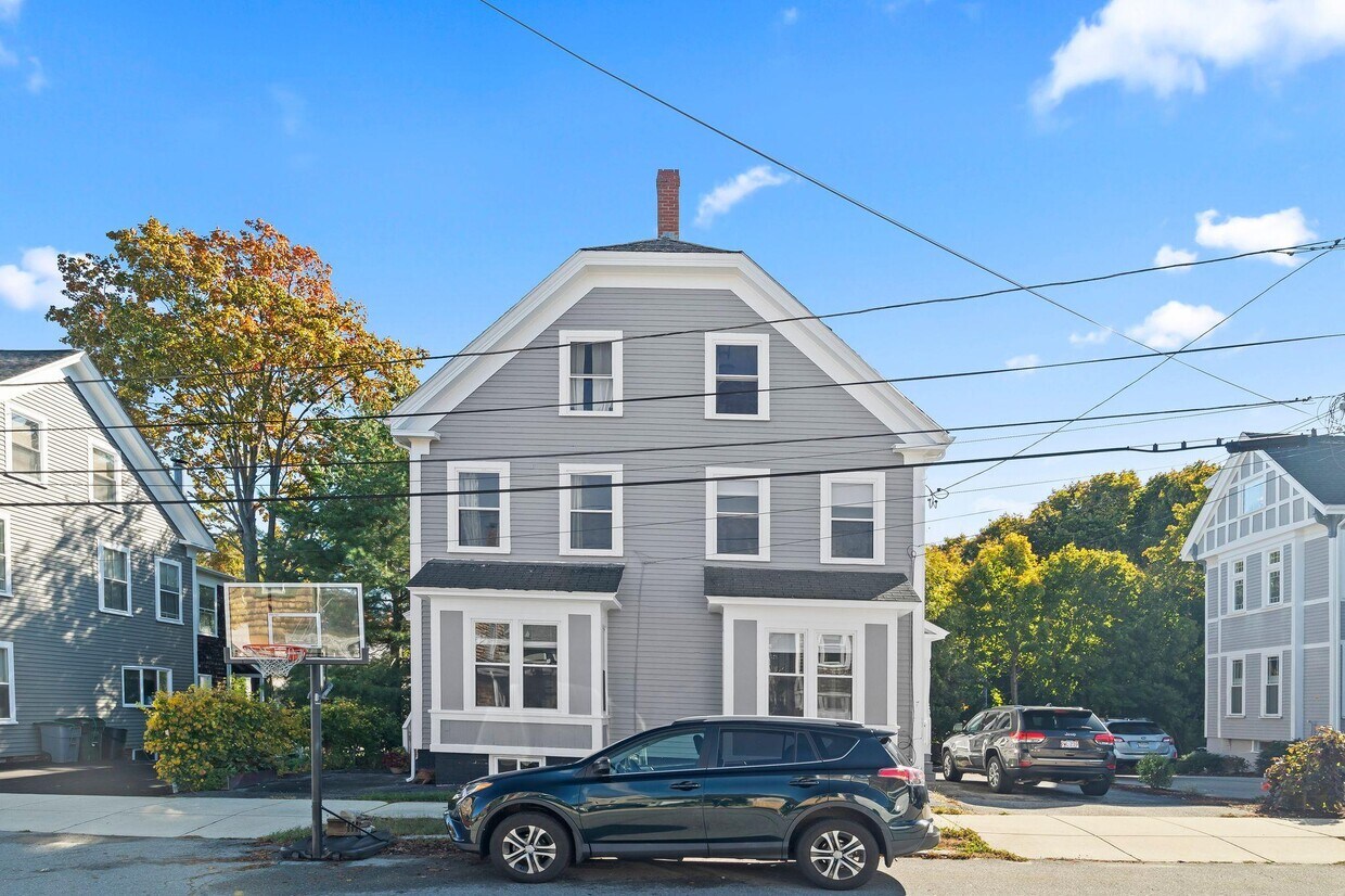 Primary Photo - 7 Dalton St