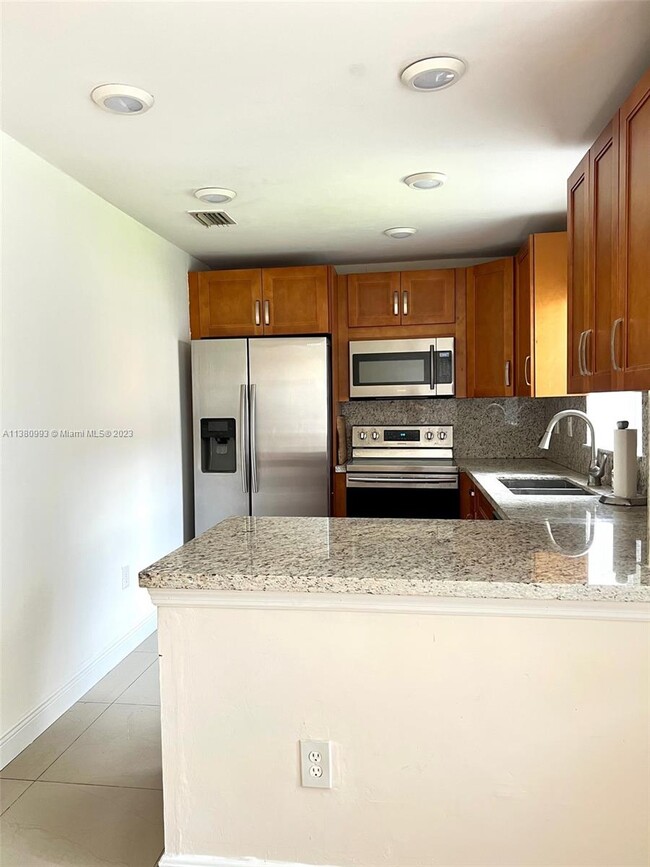 Building Photo - 6866 NW 173rd Dr